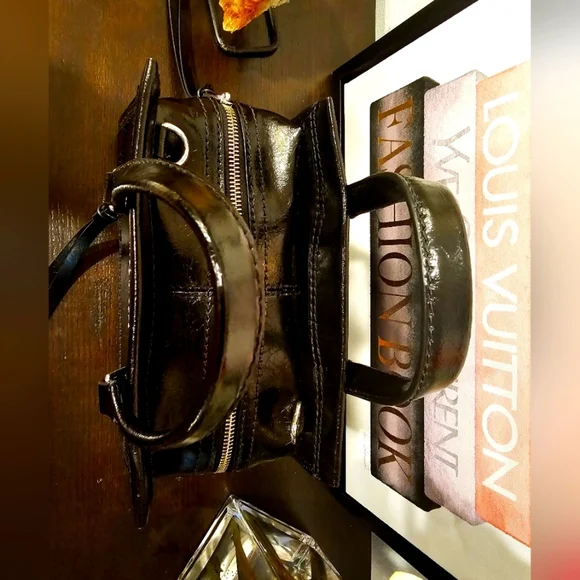 Marc JacobsBlack Leather Satchel.